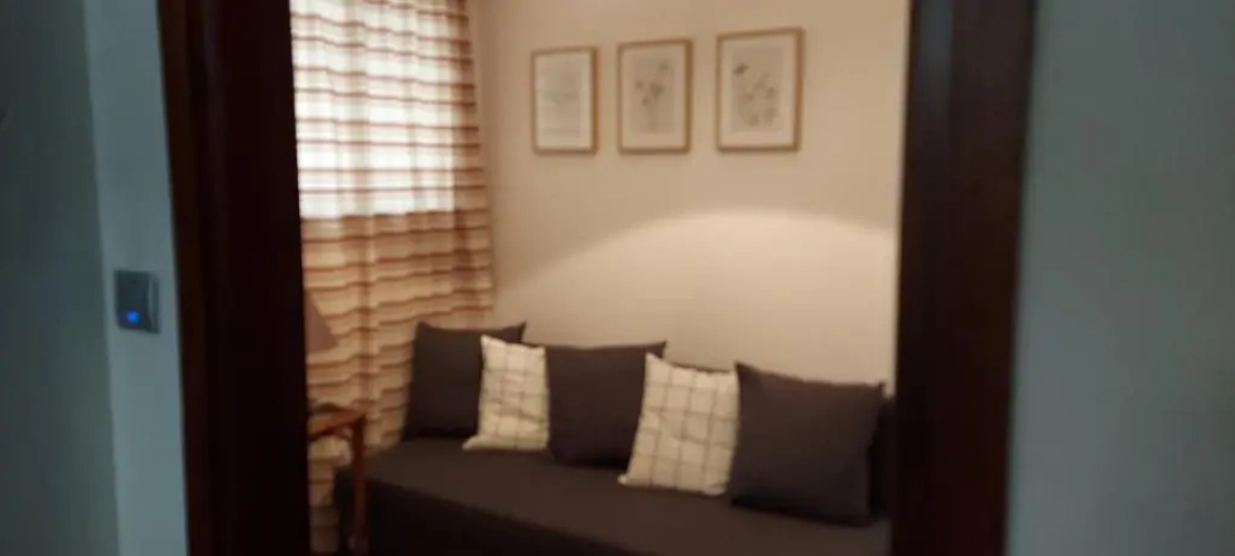 Airport Friendly House 4