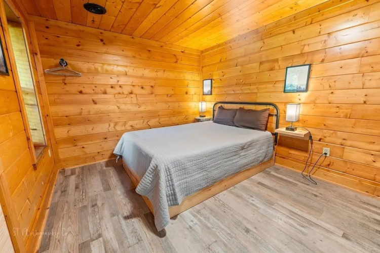 Dolly's Lodge # 3