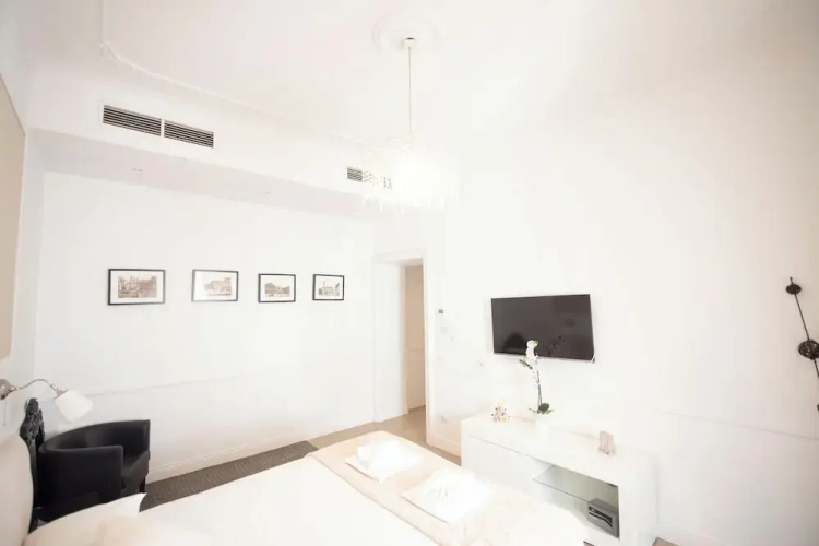 Vatican Beautiful 2Br Apartment