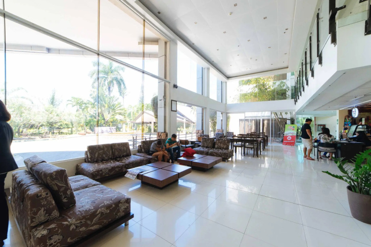 The Ritz Hotel at Garden Oases (Multiple-Use Hotel)