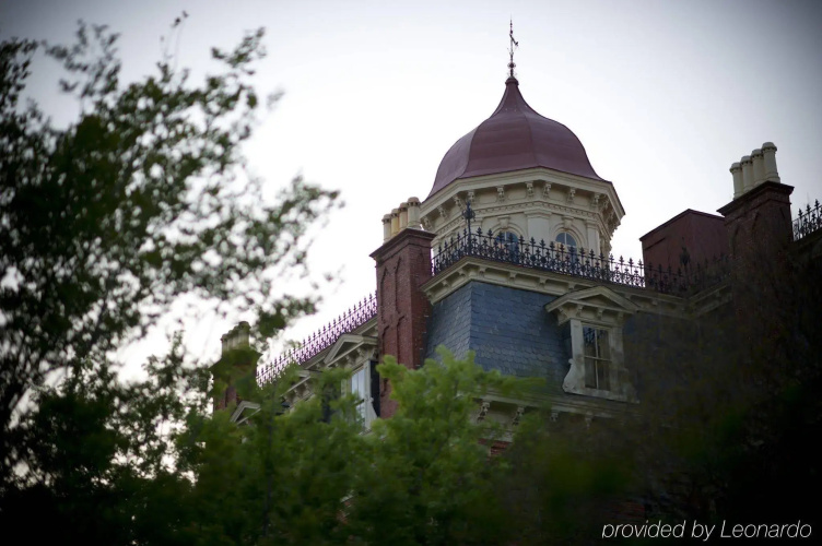 Wentworth Mansion