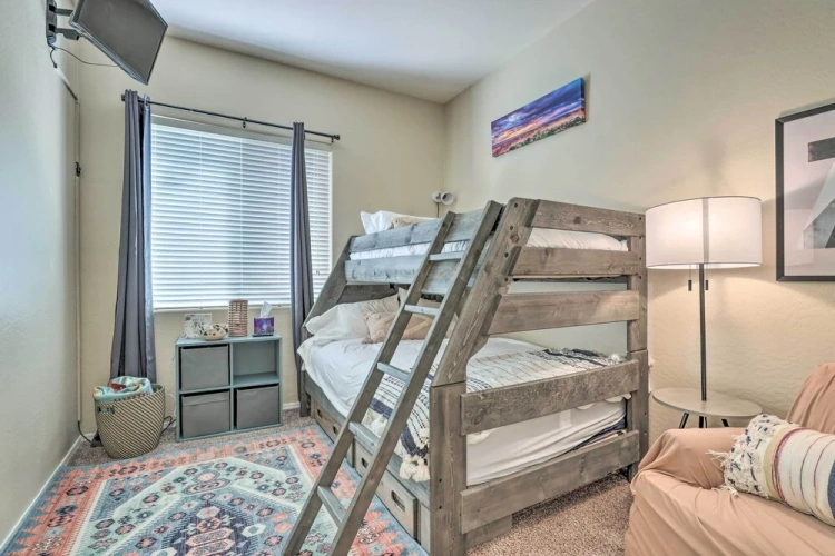 4 Bedrooms Cottage