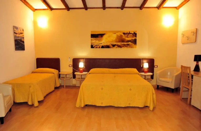 Standard Triple room