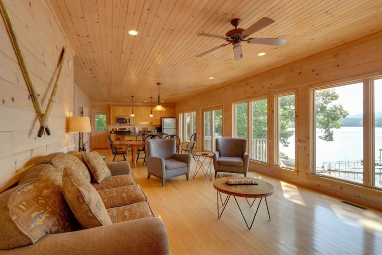 4 Bedrooms Cottage with balcony