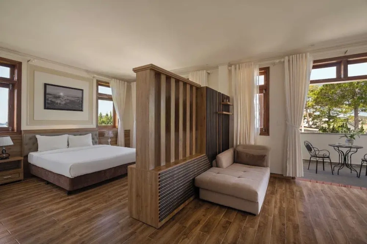 Deluxe Double room with courtyard view