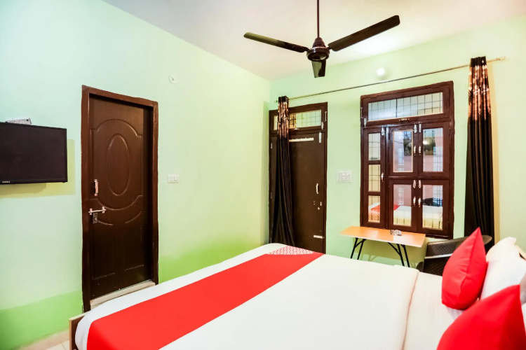 OYO 69491 Park Hotel