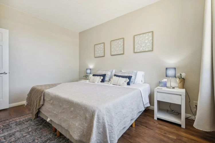 3 Bedrooms Apartment