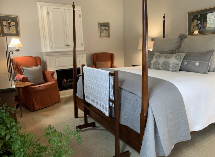 1795 Acorn Inn B&B