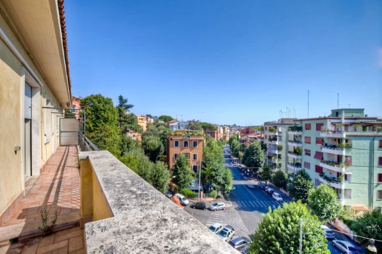 3 Bedrooms Apartment