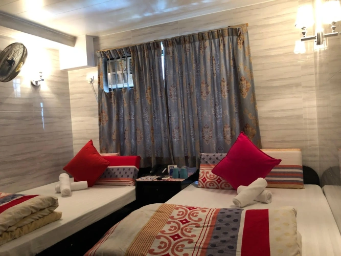 Deluxe Quadruple Family room
