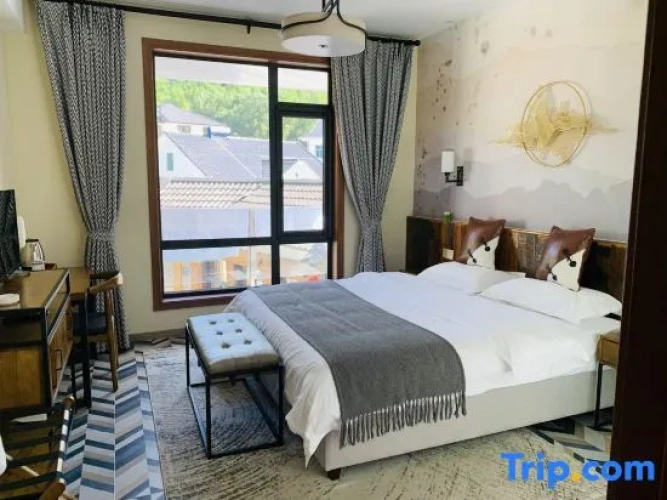 Standard Double room with balcony and with mountain view