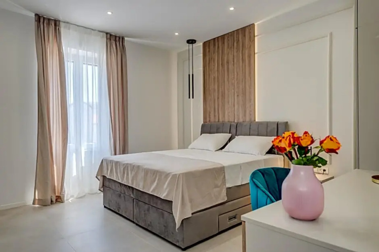 48 Rooms Split