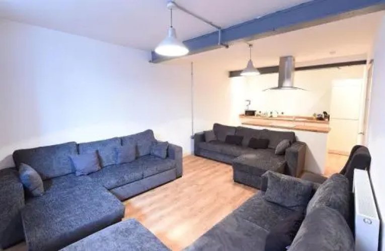 Converted warehouse Slps 14 (38 A1)