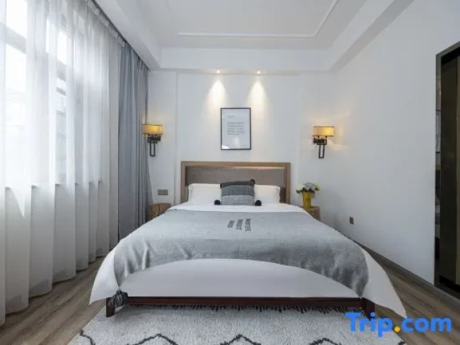 6 Bedrooms Suite