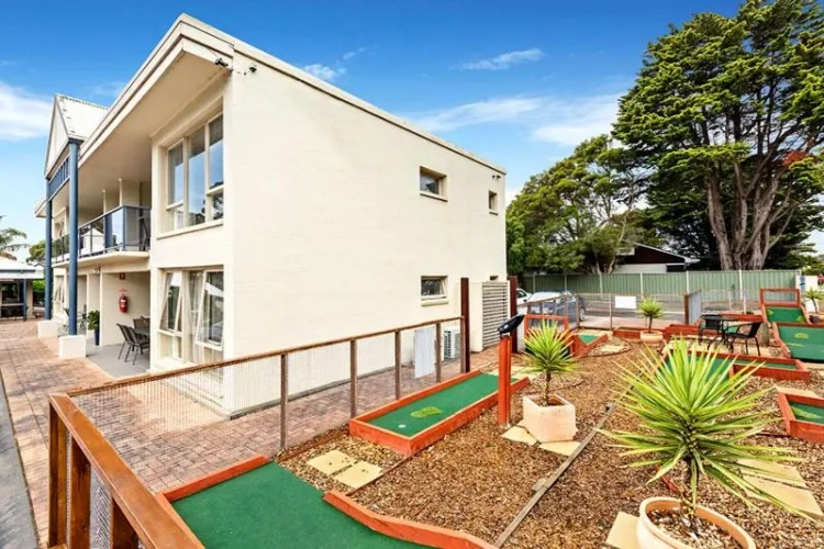 3 Bedrooms Apartment