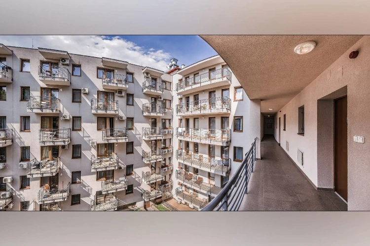 2 Bedrooms Apartment