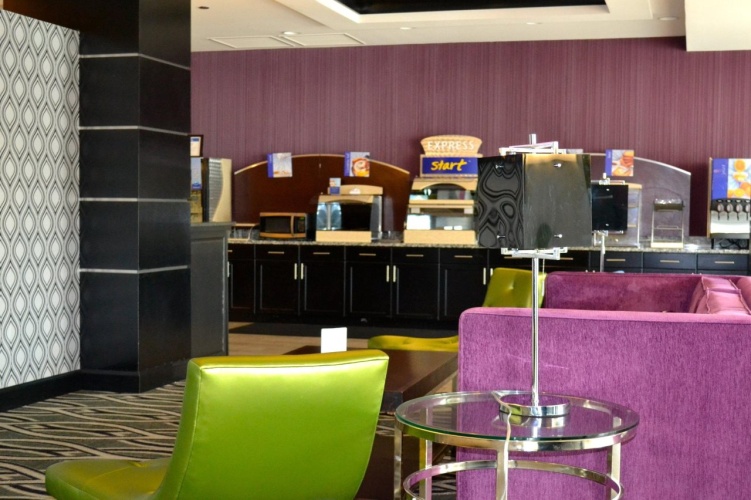 Holiday Inn Express And Suites Charleston Arpt Con photo 25