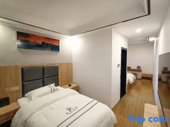 Deluxe Triple Family room
