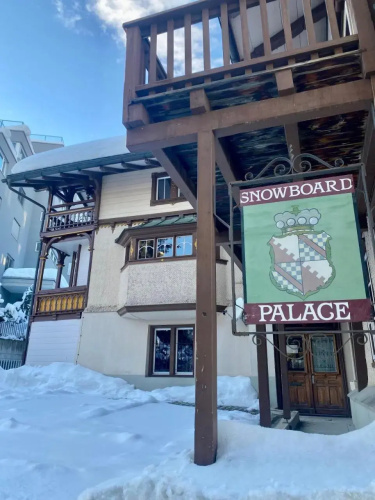Snowboarders Palace