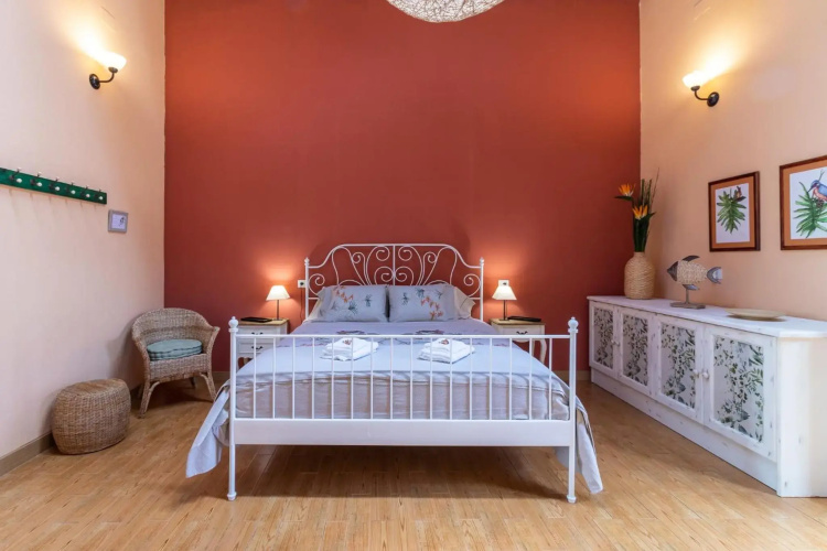 Casona Gildana: Historia, Patrimonio/E-working