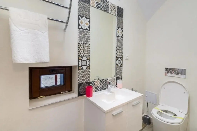 . Blumenhaus Apartments