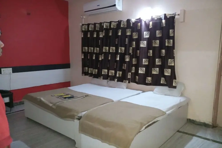 Standard Triple room