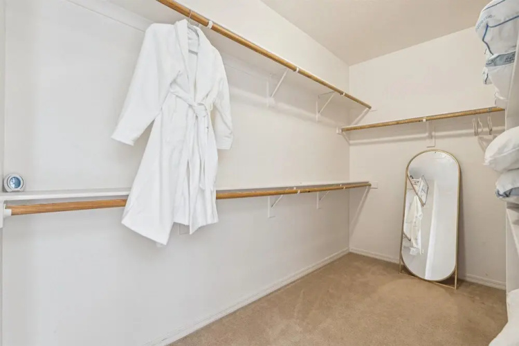 Pinnacle Breeze-private Backyard-mins to Six Flags