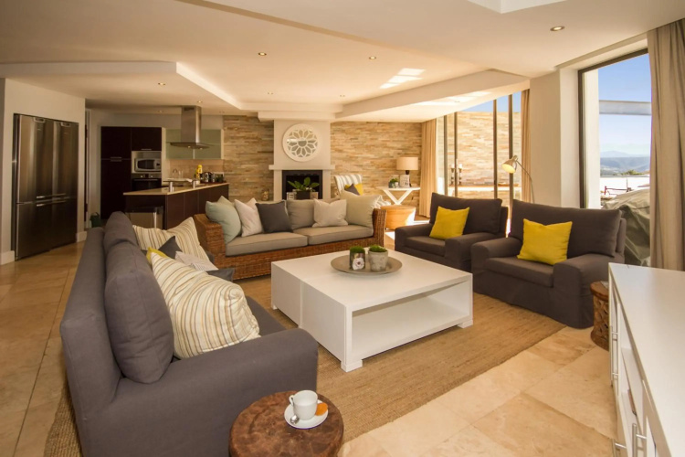 Apartment A Upper Deck
