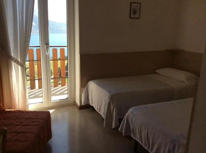 Standard Double room with lake view