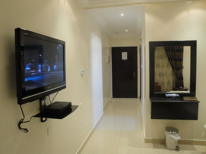 Marina Royal Hotel Suites