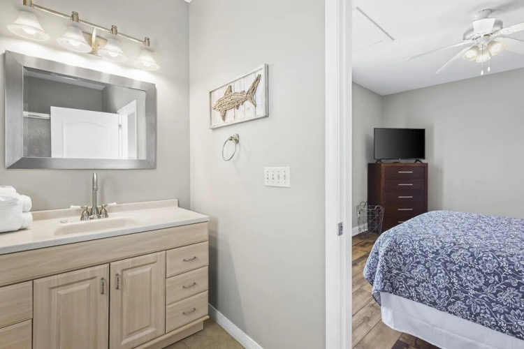 214 Shoreland