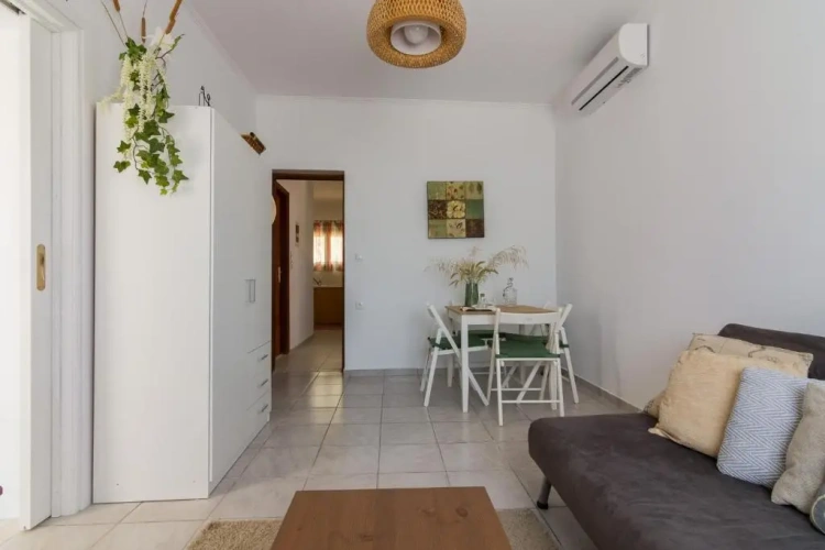 2 Bedrooms Cottage
