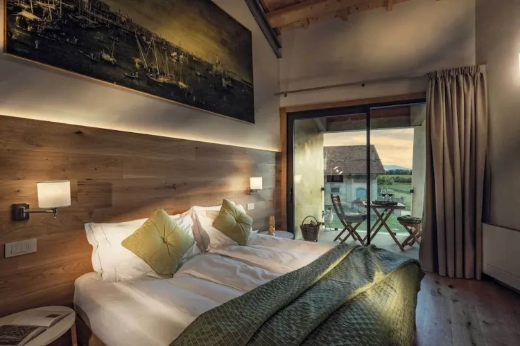 Superior Double room with balcony and with courtyard view