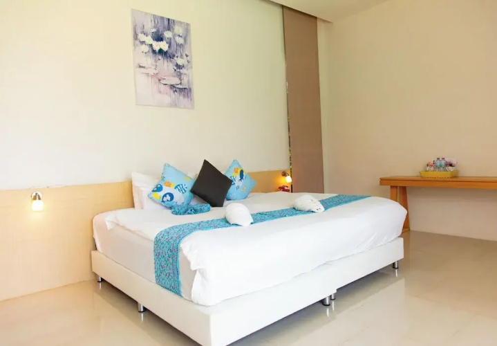 Alhambra Pool Villas & Pool Access Rooms