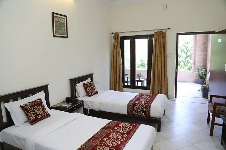 Hotel Karan Villas