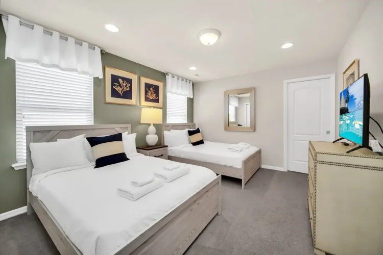 Luxury MultiFamily Gem ~ Mins to Disney ~ Pool/Spa