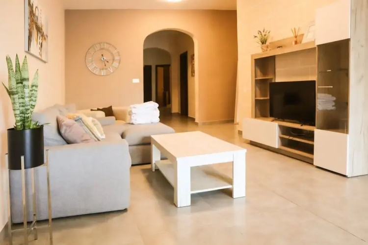 3 Bedroom Apartment With Private Pool and hot tub