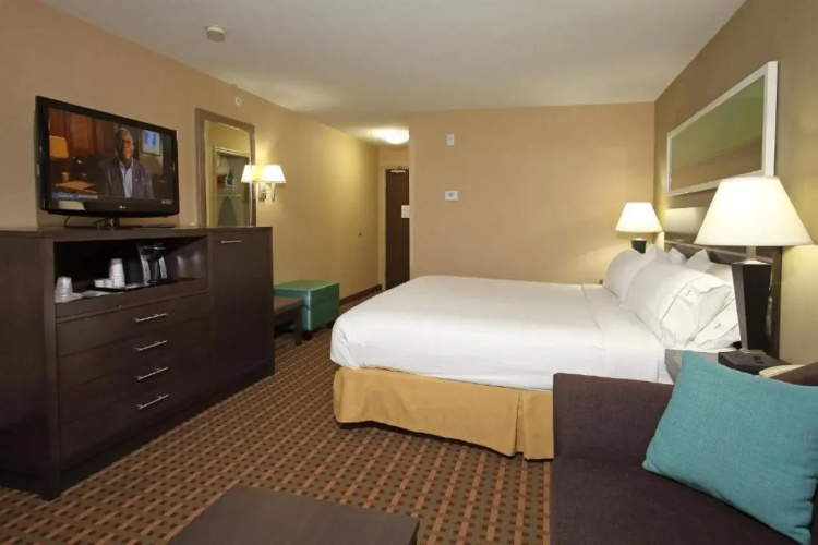 Holiday Inn Express & Suites - Vernon by IHG