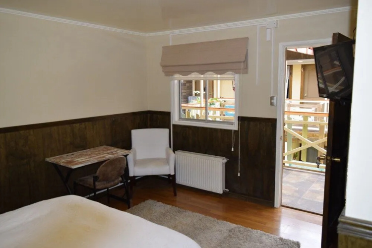 Hostal Akainik