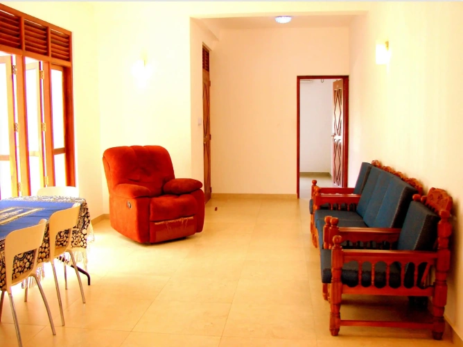 4 Bedrooms Apartment
