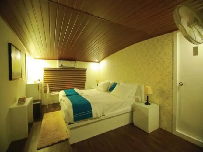 Whispering Waters Houseboat