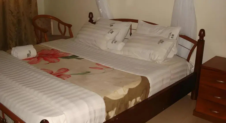Acholi Inn