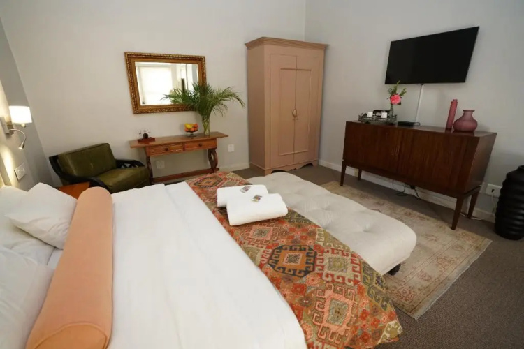 5 Seasons Guesthouse