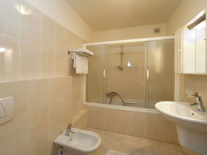 Apartment with Shared Pool, Terrace, A/C And Wifi 800 M From the Beach