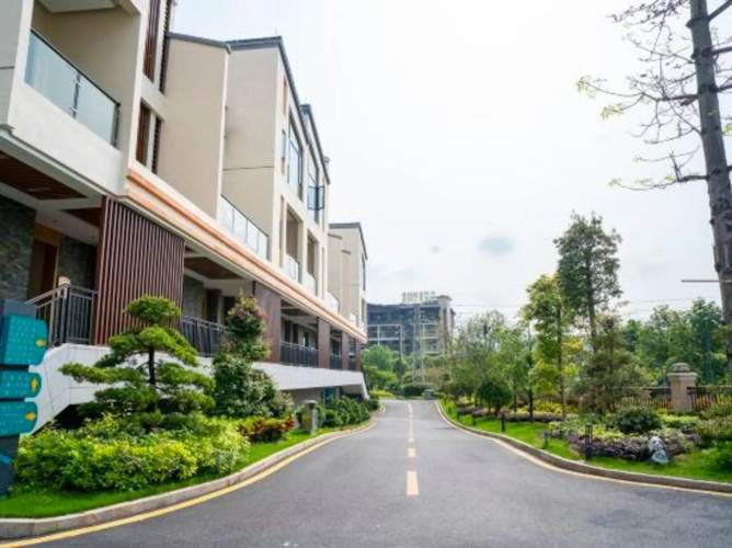 Gaotan Hot Spring Hotel