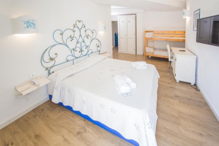 Quadruple room