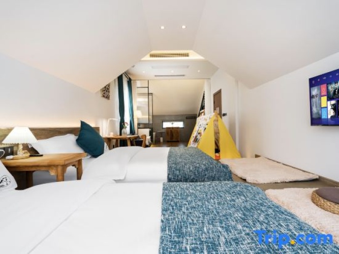 Standard Twin room with mountain view