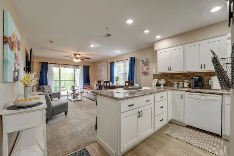 Branson Condo on Golf Course w/ Pool Access!