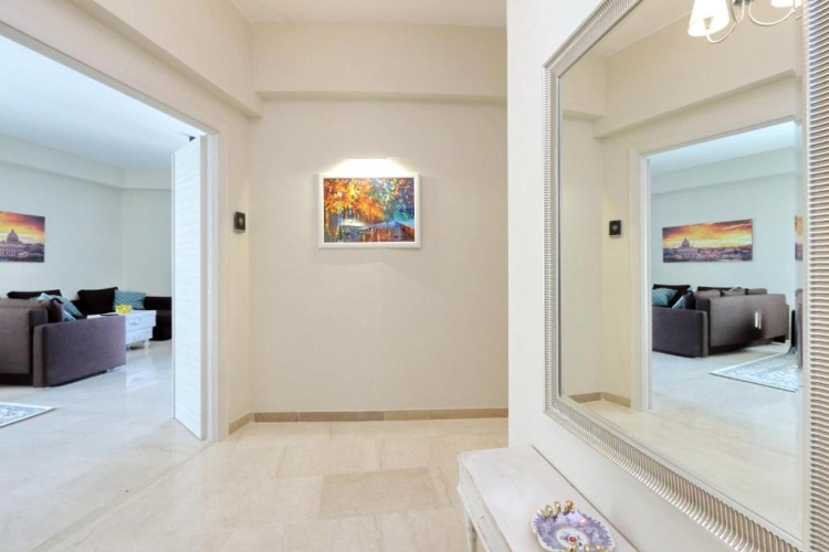 3 Bedrooms Apartment