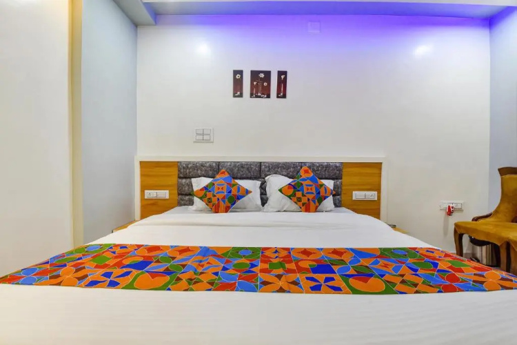 Fabhotel Dev Palace
